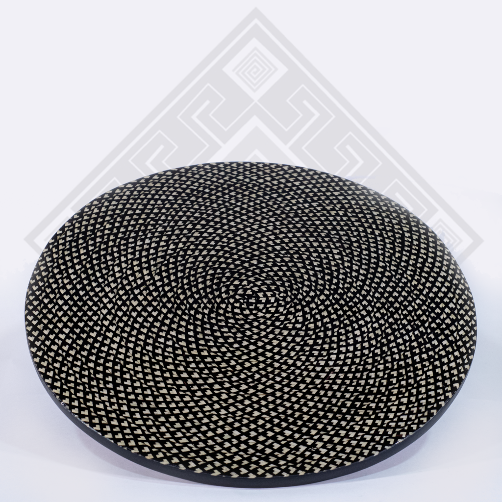 Tabla de quesos giratoria en madera forrada en caña flecha y resina